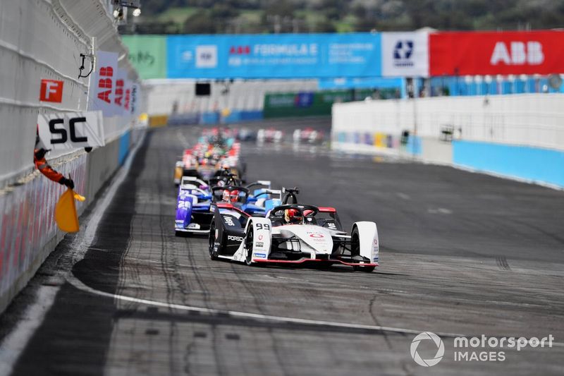 Pascal Wehrlein, Tag Heuer Porsche, Porsche 99X Electric, Maximilian Guenther, BMW I Andretti Motorsports, BMW iFE.21, Jake Dennis, BMW I Andretti Motorsport, BMW iFE.21