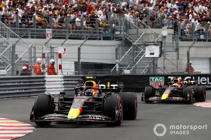 Sergio Pérez, Red Bull Racing RB18, Max Verstappen, Red Bull Racing RB18