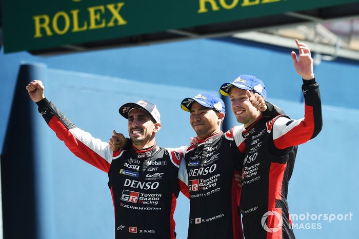 Ganadores #8 Toyota Gazoo Racing Toyota GR010 Hybrid de Sébastien Buemi, Brendon Hartley, Ryo Hirakawa