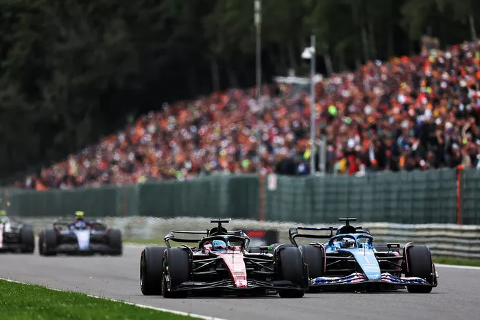 Valtteri Bottas, Alfa Romeo C43, Esteban Ocon, Alpine A523