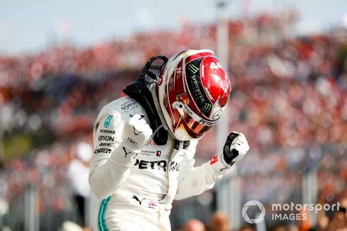 Ganador de la carrera Lewis Hamilton, Mercedes AMG F1 celebra