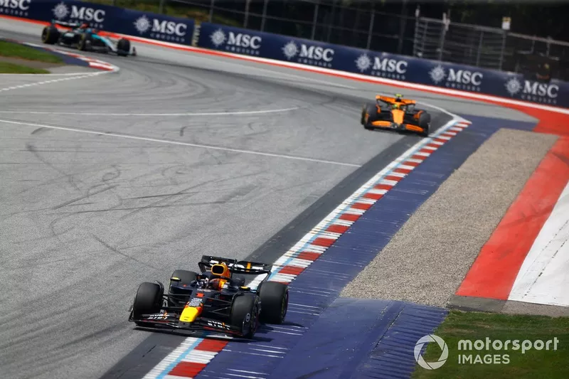 Max Verstappen, Red Bull Racing RB20, Lando Norris, McLaren MCL38, George Russell, Mercedes F1 W15