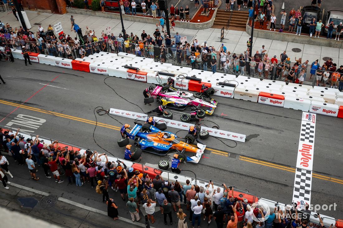 Scott Dixon, Chip Ganassi Racing Honda, Felix Rosenqvist, Meyer Shank Racing Honda, Pit Stop Competition 