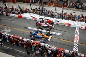 Scott Dixon, Chip Ganassi Racing Honda, Felix Rosenqvist, Meyer Shank Racing Honda, Pit Stop Competition 