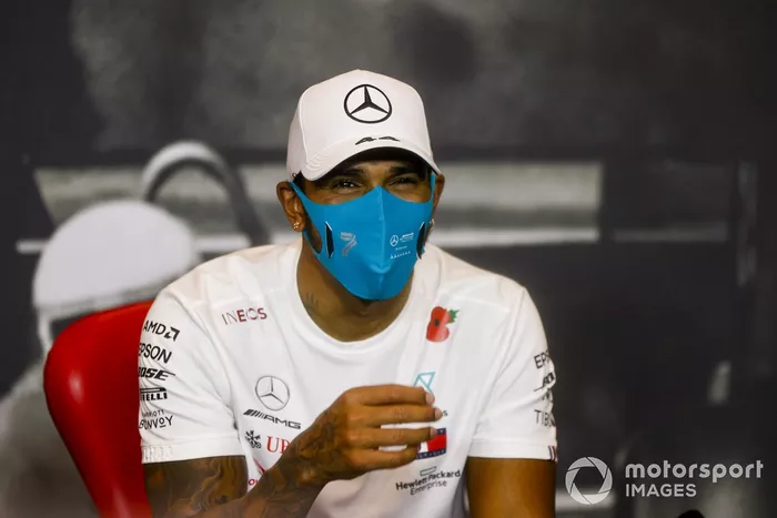 Lewis Hamilton, Mercedes-AMG F1 en la conferencia de prensa 