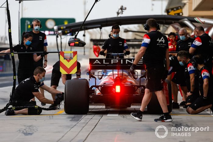 Fernando Alonso, Alpine A521, pitstop