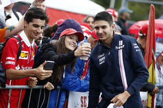 Esteban Ocon, Racing Point Force India F1 Team fans selfie