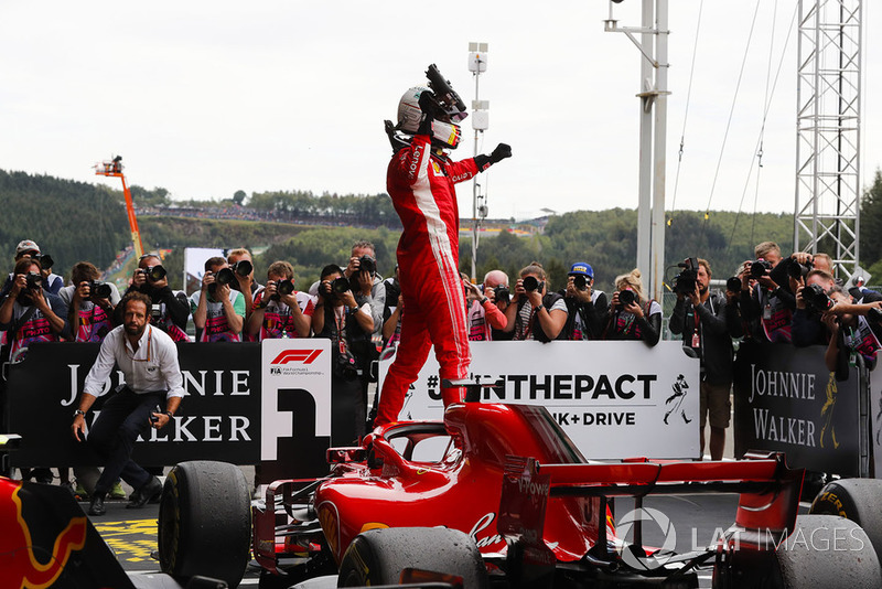 Yarış galibi Sebastian Vettel, Ferrari, parc ferme
