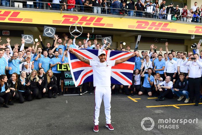 Lewis Hamilton, Mercedes AMG F1, celebra su quinto mundial con el equipo