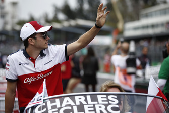 Charles Leclerc, Sauber, durante la drivers parade