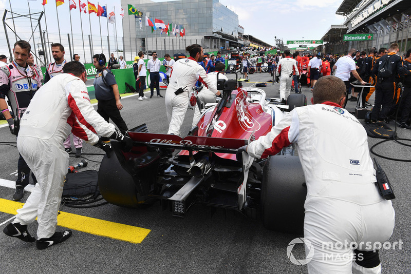 Charles Leclerc, Alfa Romeo Sauber C37 on the grid