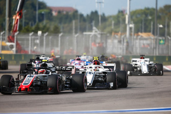 Kevin Magnussen, Haas F1 Team VF-18, Charles Leclerc, Sauber C37