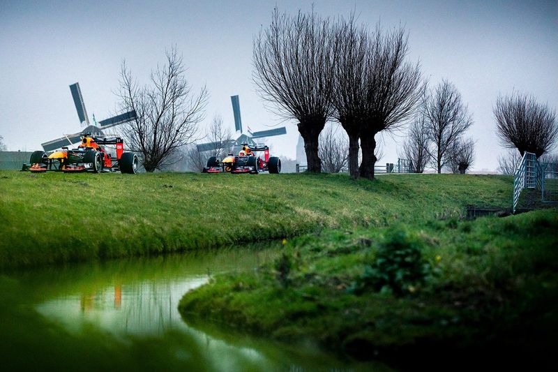 Max Verstappen y Alexander Albon, Red Bull Racing