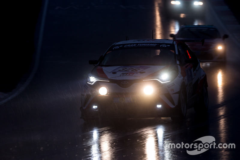 #326 Toyota Gazoo Racing, Toyota C-HR Racing: Masahiko Kageyama, Kumi Sato, Tomoyuki Katayama