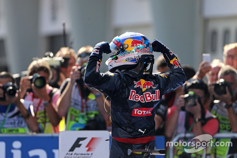 Il vincitore della gara Daniel Ricciardo, Red Bull Racing