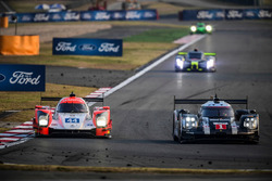 #1 Porsche Team Porsche 919 Hybrid: Timo Bernhard, Mark Webber, Brendon Hartley et #44 Manor Oreca 05 Nissan: Matthew Rao, Richard Bradley, Alex Lynn