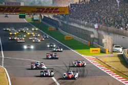 #5 Toyota Racing Toyota TS050 Hybrid: Anthony Davidson, Sébastien Buemi, Kazuki Nakajima leads at th