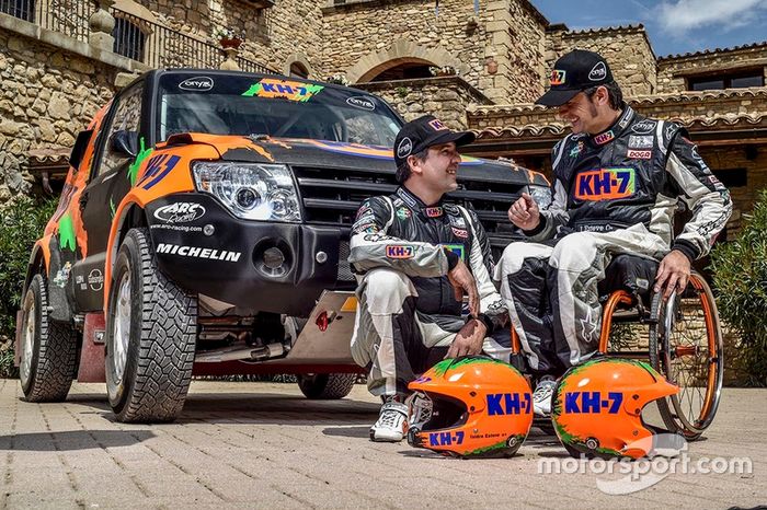 Isidre Esteve y Txema Villalobos con el Mitsubishi Montero 2017 KH7 Sport