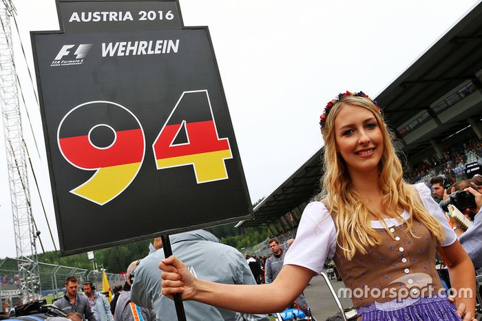 Grid girl for Pascal Wehrlein, Manor Racing