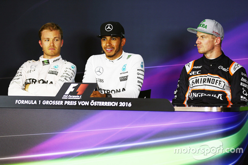 La conferenza stampa FIA post qualifiche: Nico Rosberg, Mercedes AMG F1, secondo; Lewis Hamilton, Mercedes AMG F1, pole position; Nico Hulkenberg, Sahara Force India F1, terzo