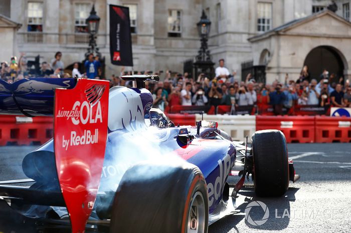 Un Scuderia Toro Rosso STR12