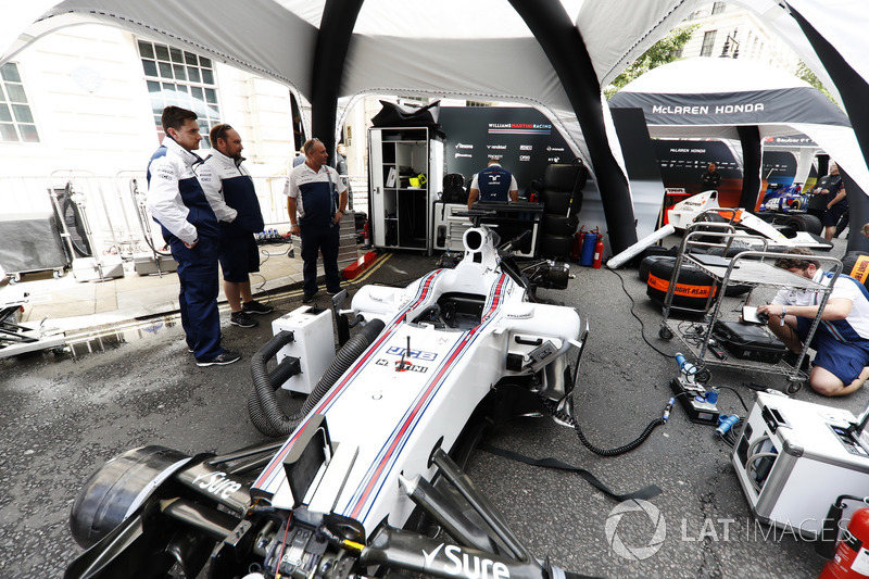 The Williams team prepare for the London Formula 1 demonstration