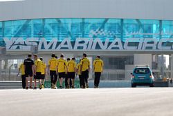 Jolyon Palmer, Renault Sport F1 Team walks the circuit with the team