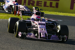 Esteban Ocon, Sahara Force India F1 VJM10, Sergio Perez, Sahara Force India F1 VJM10