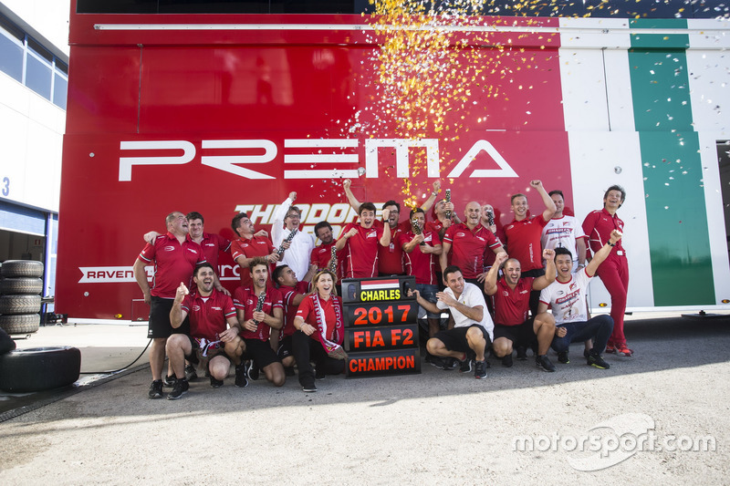 Charles Leclerc, PREMA Powerteam and Antonio Fuoco, PREMA Powerteam celebrate with their team