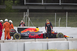 Max Verstappen, Red Bull Racing RB13, stops on track