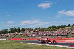 Sebastian Vettel, Ferrari SF70H, Kimi Raikkonen, Ferrari SF70H, Valtteri Bottas, Mercedes AMG F1 W08