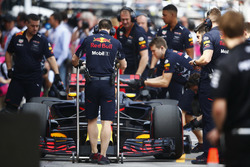 Daniel Ricciardo, Red Bull Racing RB13 aux stands