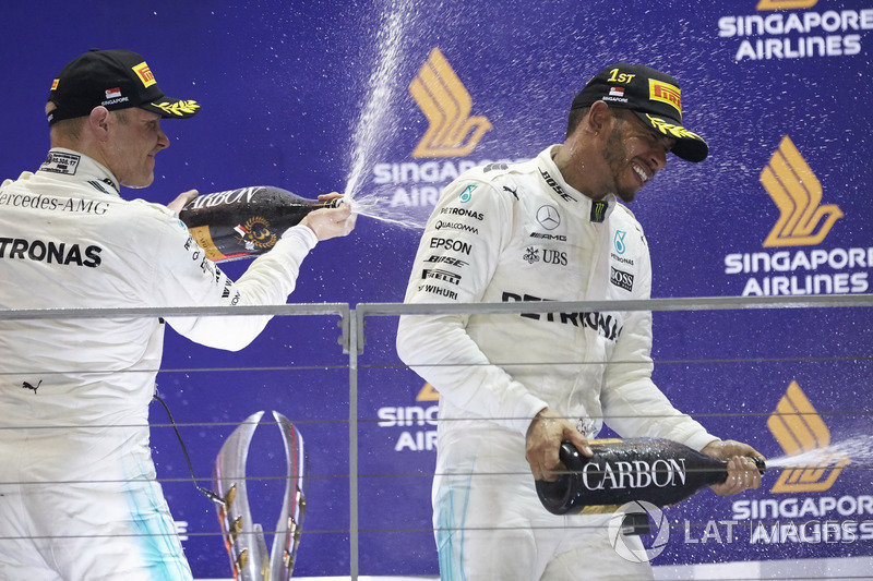 Podium: third place Valtteri Bottas, Mercedes AMG F1 and race winner Lewis Hamilton, Mercedes AMG F1