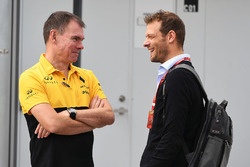 Alan Permane, Renault Sport F1 Team Race Engineer, Alex Wurz, Williams Driver Coach