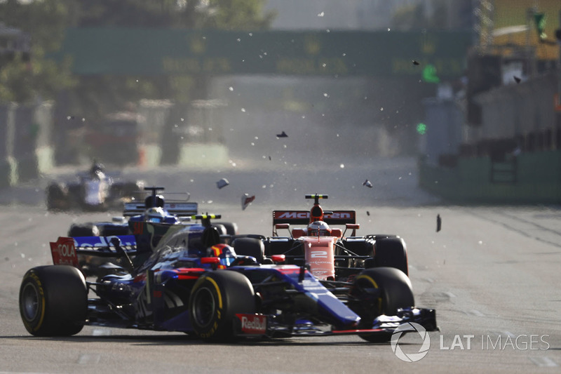 Фернандо Алонсо, McLaren MCL32, Данііл Квят, Scuderia Toro Rosso STR12, Стоффель Вандорн, McLaren MCL32