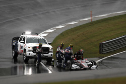 Will Power, Team Penske Chevrolet crashes on the restart
