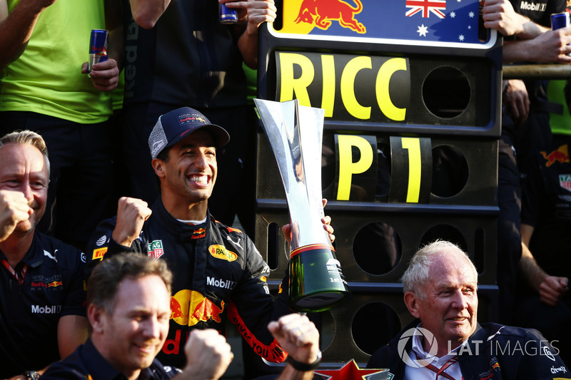 Race winner Daniel Ricciardo, Red Bull Racing, Jonathan Wheatley, Team Manager, Red Bull Racing, Christian Horner, Team Principal, Red Bull Racing, Helmut Markko, Consultant, Red Bull Racing, Max Verstappen, Red Bull Racing, and the Red Bull team celebrate victory