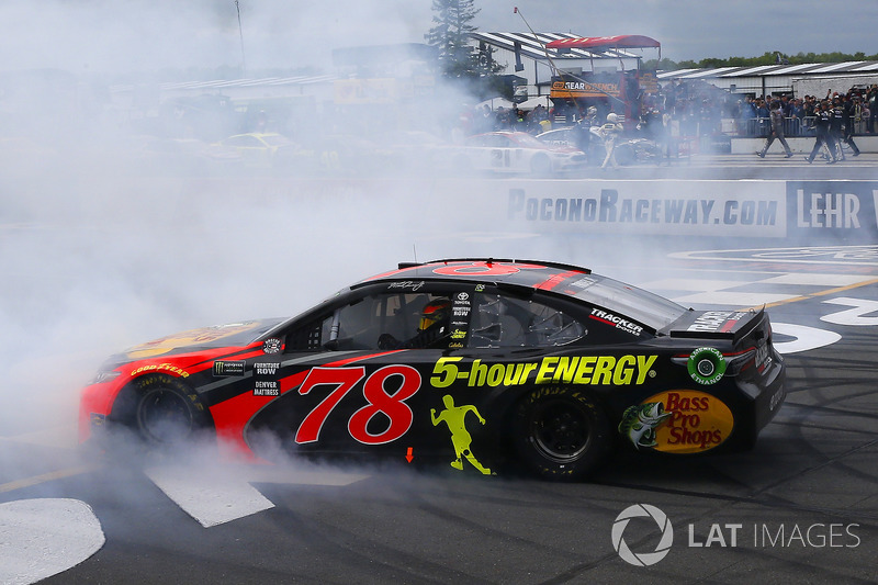 Race winner Martin Truex Jr., Furniture Row Racing, Toyota Camry Bass Pro Shops/5-hour ENERGY