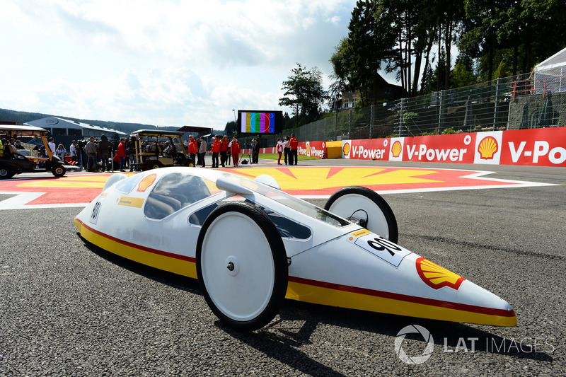 Fernando Alonso, Ferrari en Kimi Raikkonen, Ferrari tijdens een Shell eco-evenement