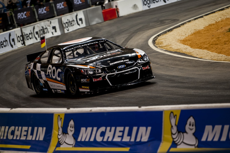 Timo Bernhard del equipo de Alemania conduciendo el Whelen NASCAR