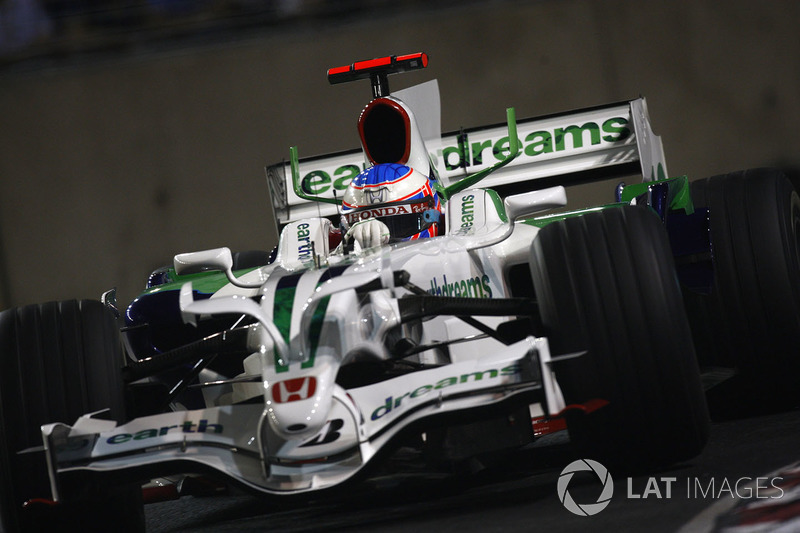 <img src="https://cdn-7.motorsport.com/static/img/cfp/0/0/0/200/227/s3/united_kingdom-2.jpg" alt="" width="20" height="12" /> Дженсон Баттон, Honda (3 очка)