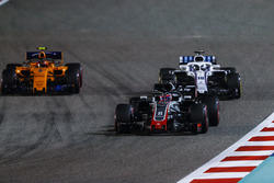 Romain Grosjean, Haas F1 Team VF-18 Ferrari, Lance Stroll, Williams FW41 Mercedes, et Stoffel Vandoorne, McLaren MCL33 Renault