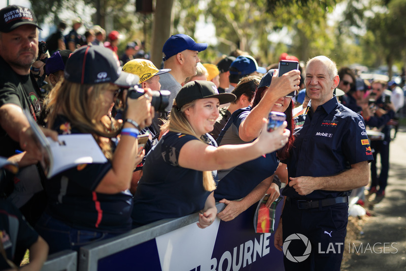 Adrian Newey, Red Bull Racing fans selfie