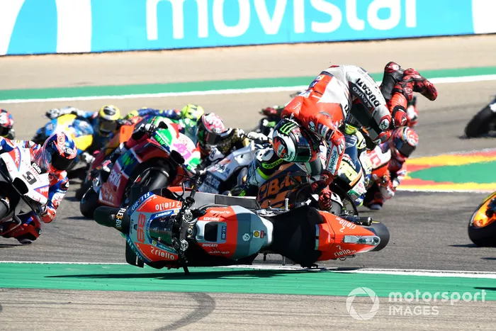 Jorge Lorenzo, Ducati Team cae al inicio de la carrera