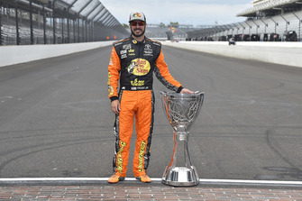 Martin Truex Jr., Furniture Row Racing, Toyota Camry Auto-Owners Insurance