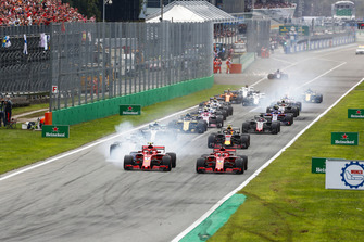 Start of the race with Kimi Raikkonen, Ferrari SF71H, leading Sebastian Vettel, Ferrari SF71H and Lewis Hamilton, Mercedes AMG F1 W09