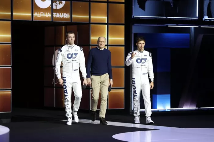 Daniil Kvyat, AlphaTauri, Franz Tost, Jefe de equipo de la Scuderia AlphaTauri, Pierre Gasly, AlphaTauri
