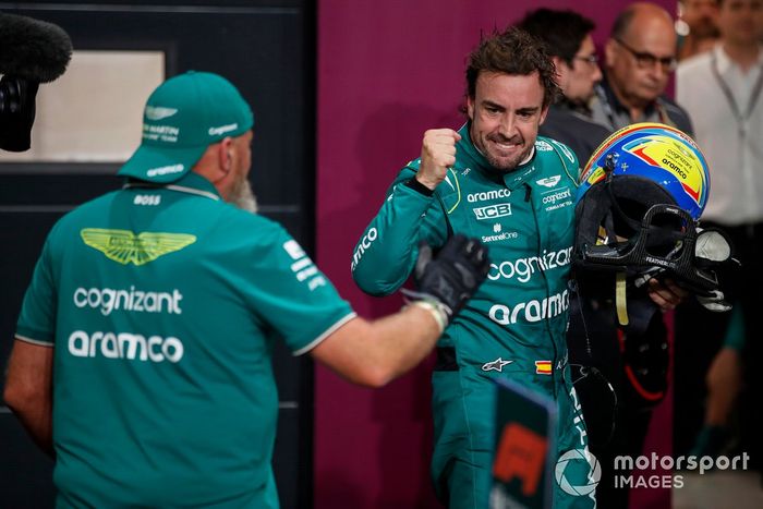 Fernando Alonso, Aston Martin F1 Team, celebra un buen resultado en la calificación