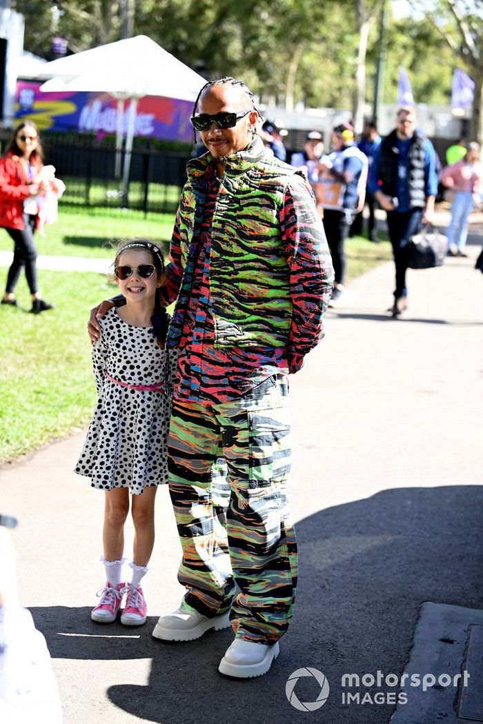 Lewis Hamilton, Mercedes-AMG, llega al GP de Australia