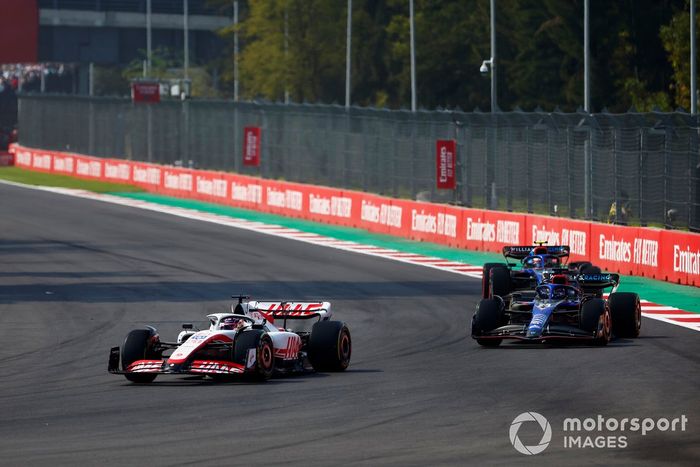 Kevin Magnussen, Haas VF-22, Alex Albon, Williams FW44, Nicholas Latifi, Williams FW44